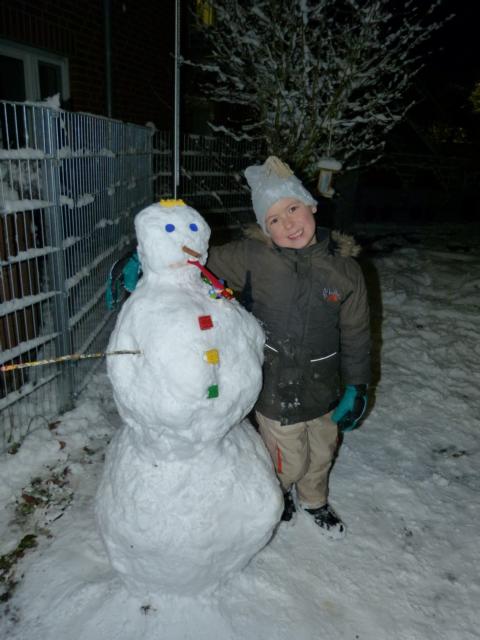 Noel zeigt stolz seinen Schneemann